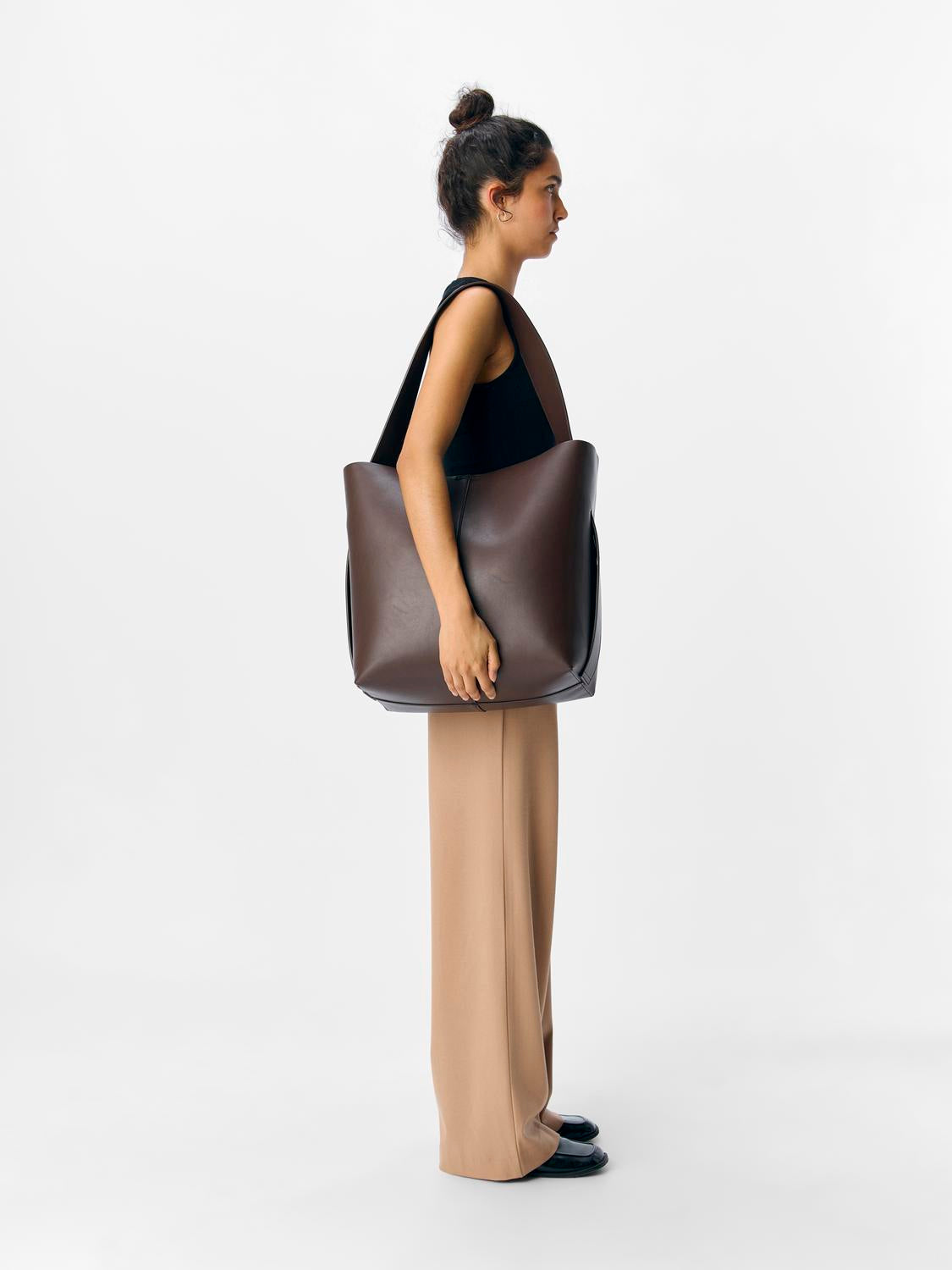 model_shot-front_full